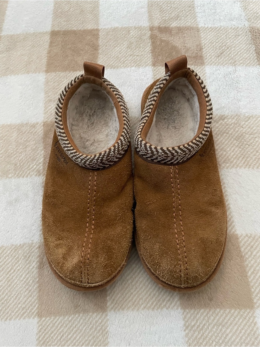 Koolaburra Women’s size 6 Brown Suede Slip-On Plush-Lined Slippers